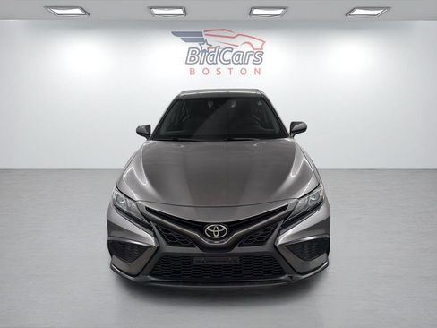 Used 2021 Toyota Camry SE image 2