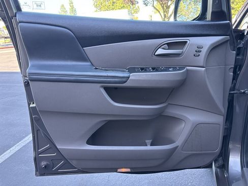 Used 2012 Honda Odyssey Touring Elite image 27