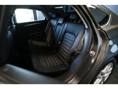 Used 2016 Ford Fusion SE image 12