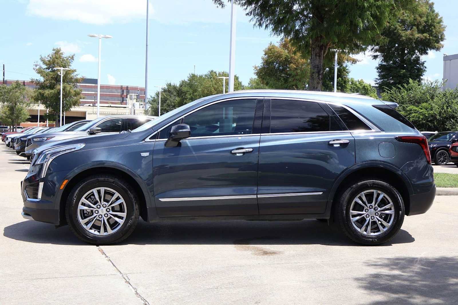 Used 2020 Cadillac XT5 Premium Luxury FWD image 3