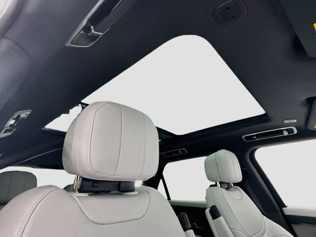 New 2026 Land Rover Range Rover Sport SE AWD/4WD image 17