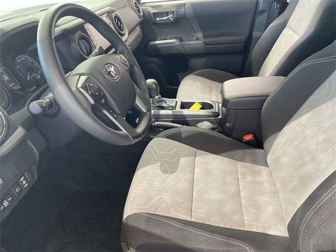 Certified 2023 Toyota Tacoma TRD Off-Road w/ Technology Package AWD/4WD image 13