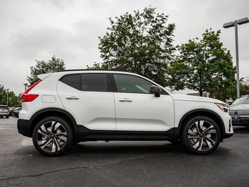 Certified 2025 Volvo XC40 B5 Ultra w/ Climate Package image 4