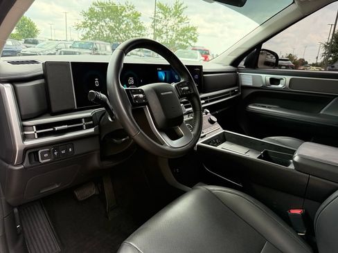 Used 2025 Hyundai Santa Fe SEL FWD image 9
