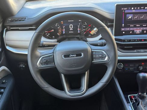 Used 2025 Jeep Compass Limited AWD/4WD image 29