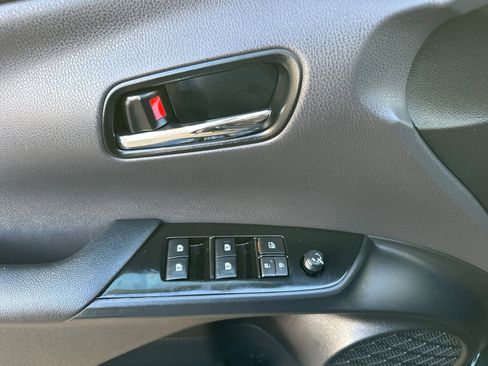 Used 2017 Toyota Prius Two image 11