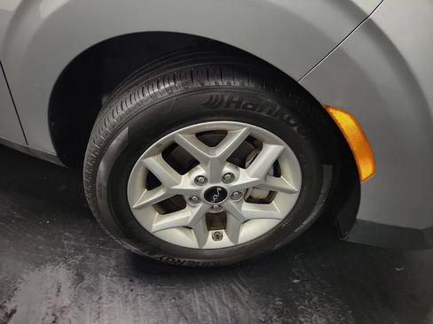 Used 2025 Kia Soul LX w/ LX Technology Package FWD image 10
