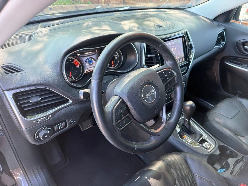 Used 2019 Jeep Cherokee Limited AWD/4WD image 12