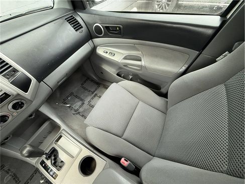 Used 2006 Toyota Tacoma PreRunner image 34