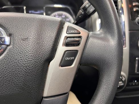 Used 2018 Nissan Titan SV image 15