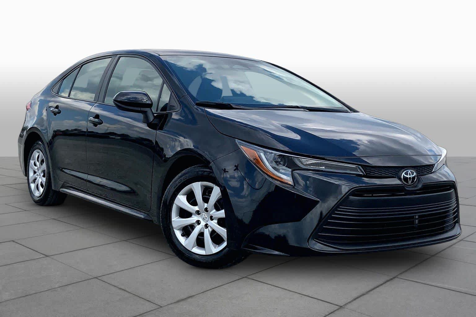 Used 2024 Toyota Corolla LE FWD image 3
