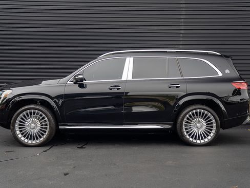 Used 2025 Mercedes-Benz Maybach GLS 600 4MATIC image 2