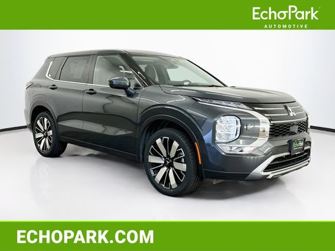 Used 2025 Mitsubishi Outlander AWD image 1