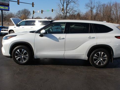 Used 2022 Toyota Highlander XLE image 16