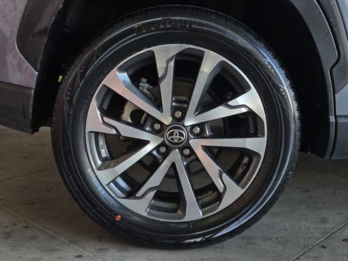 Certified 2023 Toyota Corolla Cross XLE image 5