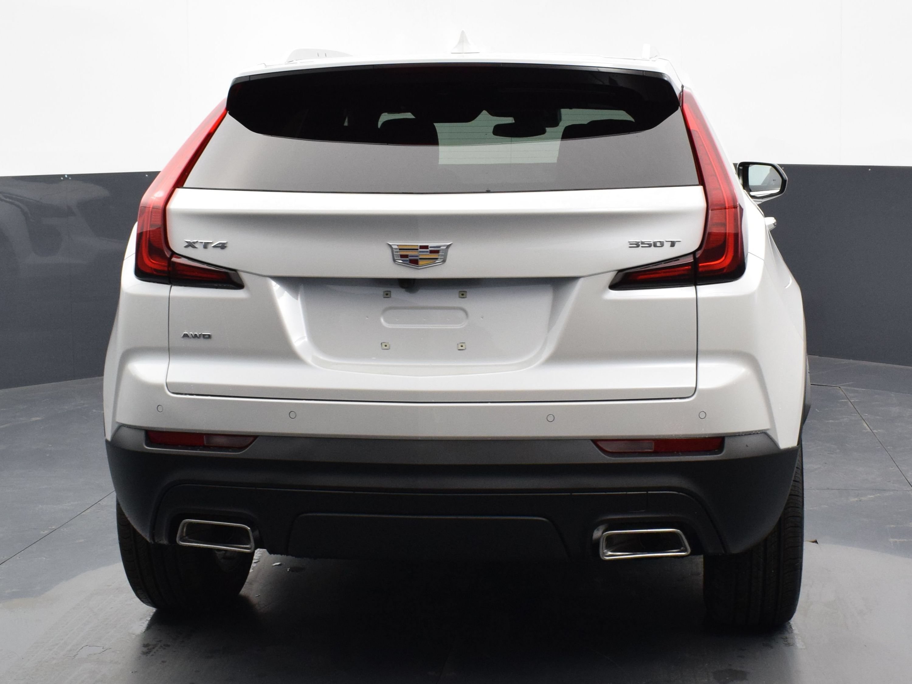 Used 2023 Cadillac XT4 Luxury w/ Cold Weather Package AWD/4WD image 4