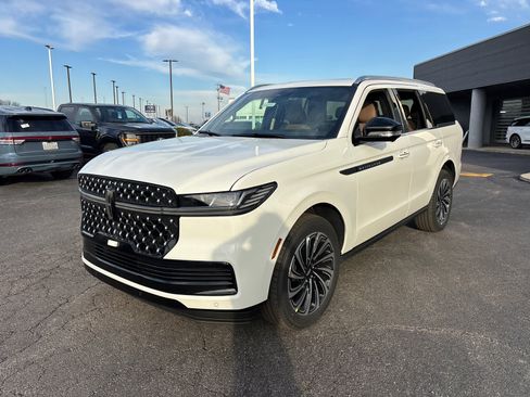 New 2026 Lincoln Navigator Black Label AWD/4WD image 3