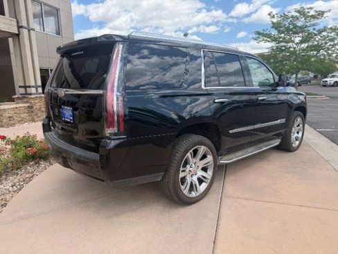 Used 2016 Cadillac Escalade Luxury AWD/4WD image 2