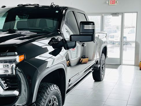 Used 2024 Chevrolet Silverado 3500 High Country w/ High Country Premium Package AWD/4WD image 2