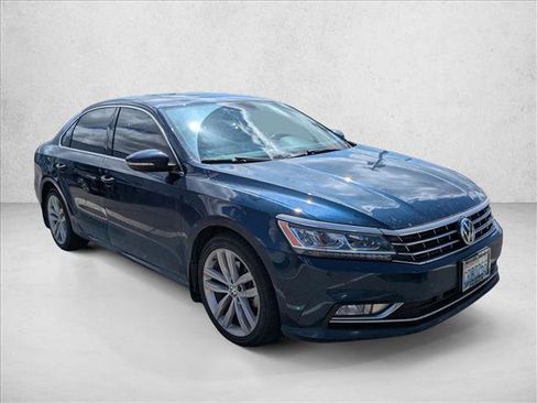 Used 2018 Volkswagen Passat 2.0T SE FWD image 3