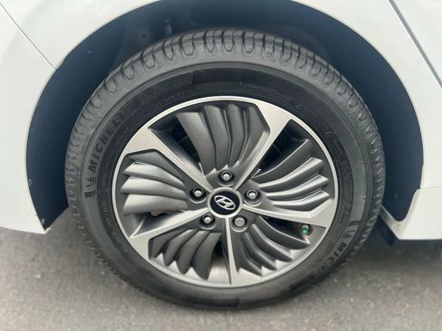 Used 2020 Hyundai Ioniq SE image 10