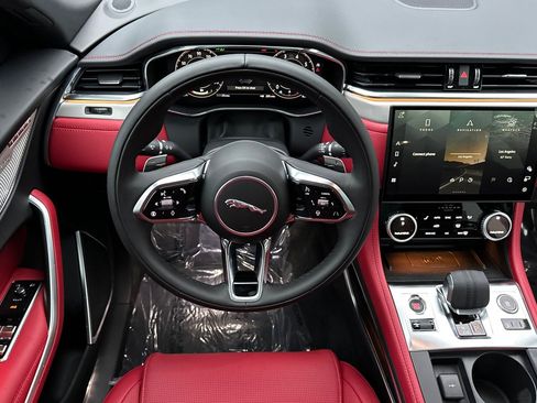 New 2025 Jaguar F-PACE R-Dynamic S image 24