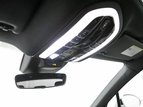 New 2026 Porsche Macan AWD/4WD image 32
