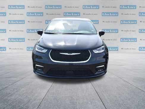 Used 2024 Chrysler Pacifica Touring-L image 17