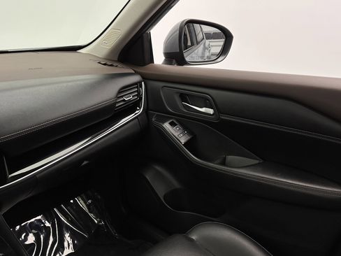 Used 2023 Nissan Rogue SL w/ SL Premium Package image 30