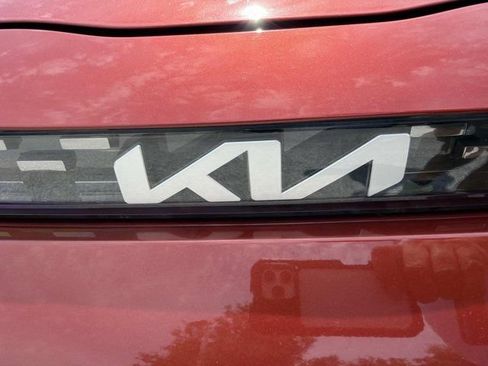 Used 2024 Kia Soul LX w/ Option Group 015 FWD image 7