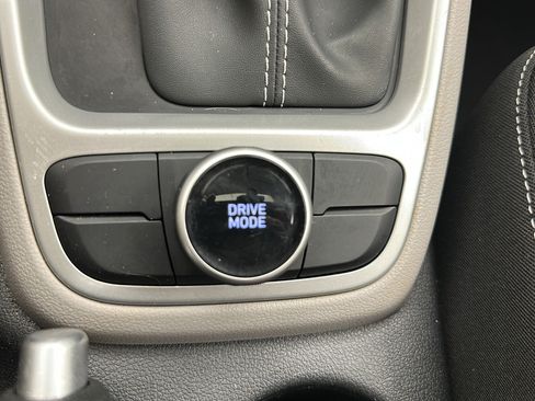 Used 2025 Hyundai Venue SEL FWD image 24