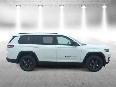New 2025 Jeep Grand Cherokee L Altitude image 9
