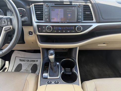 Used 2016 Toyota Highlander Limited w/ Driver Technology Package FWD image 15