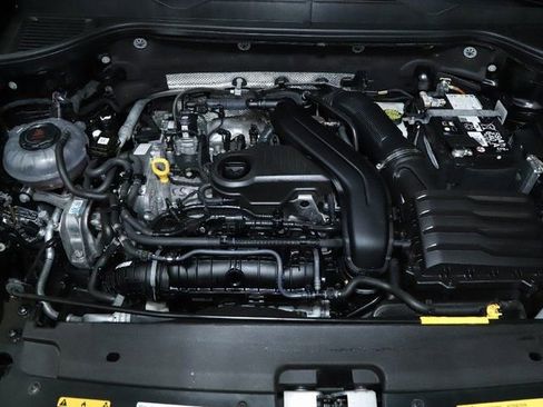 Used 2024 Volkswagen Taos SE image 37