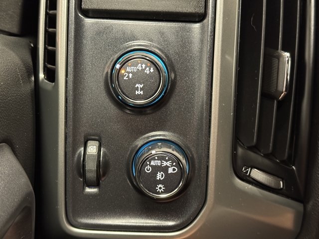 Used 2018 Chevrolet Silverado 1500 LT w/ LT Eassist Package AWD/4WD image 26