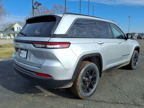 New 2026 Jeep Grand Cherokee Altitude AWD/4WD image 7