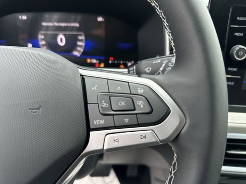 New 2026 Volkswagen Taos SE image 18