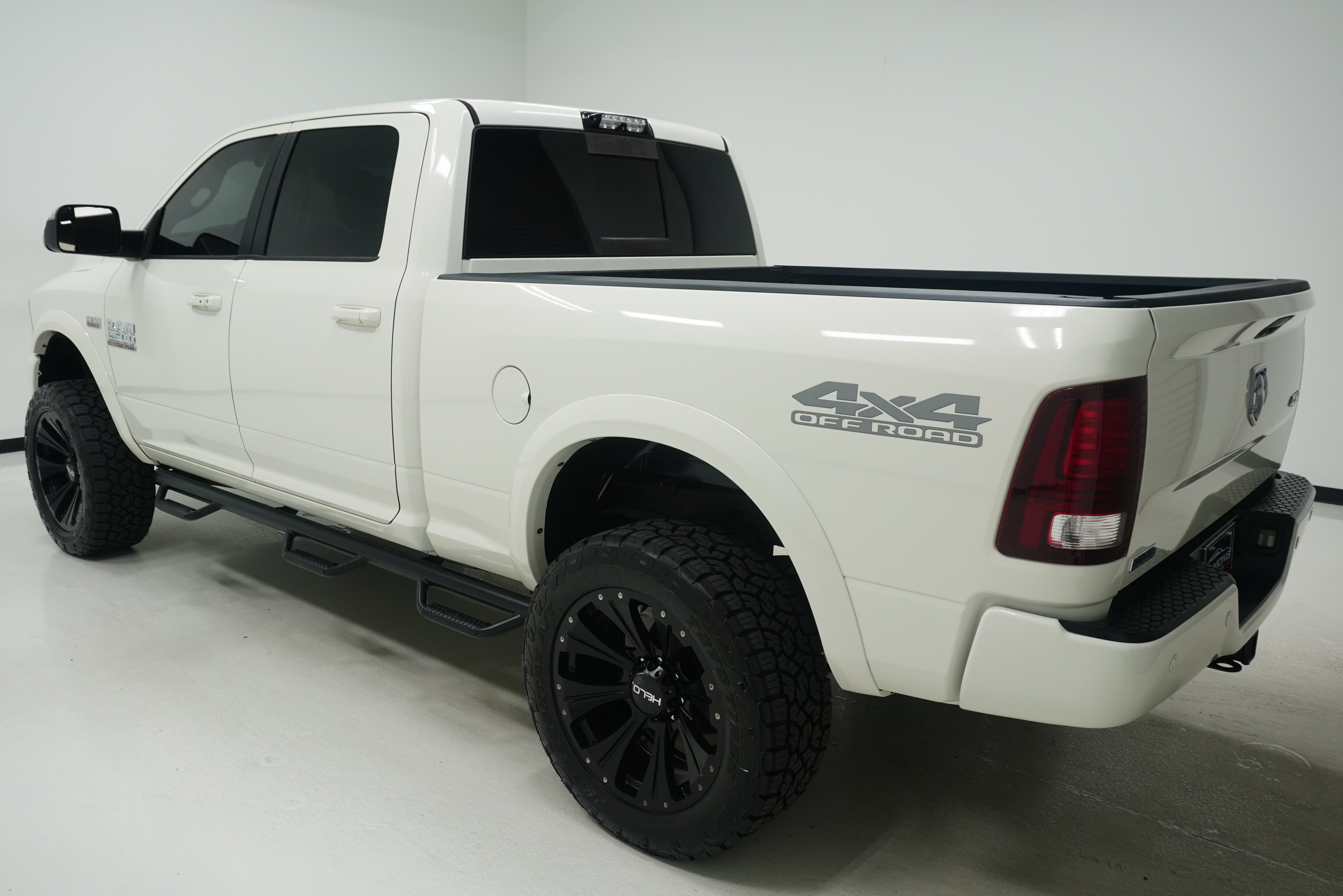 Used 2018 RAM 2500 Laramie w/ Sport Appearance Group AWD/4WD image 5
