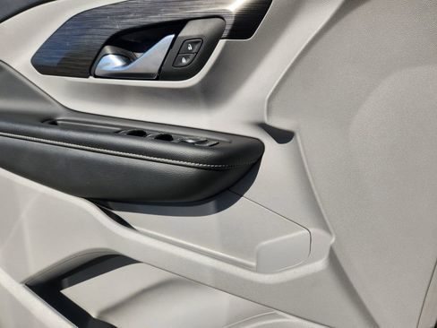 Used 2024 GMC Terrain SLE image 25