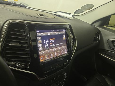 Used 2020 Jeep Cherokee Limited AWD/4WD image 19