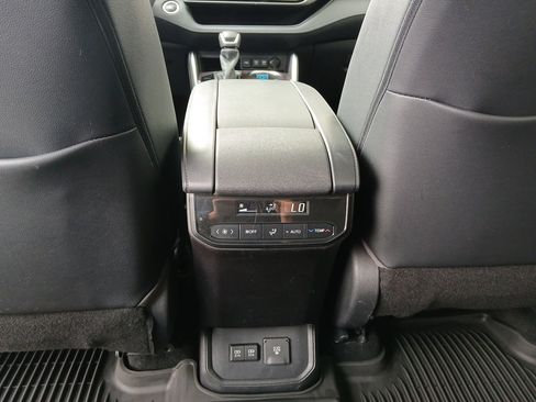 Used 2020 Toyota Highlander Limited image 26