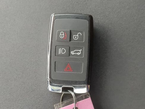 Used 2025 Land Rover Discovery Dynamic SE AWD/4WD image 38