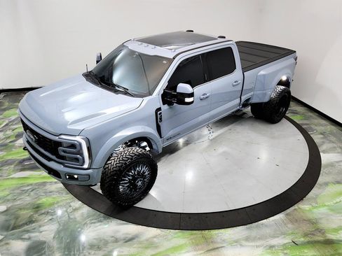 Used 2024 Ford F450 Platinum w/ FX4 Off-Road Package image 33