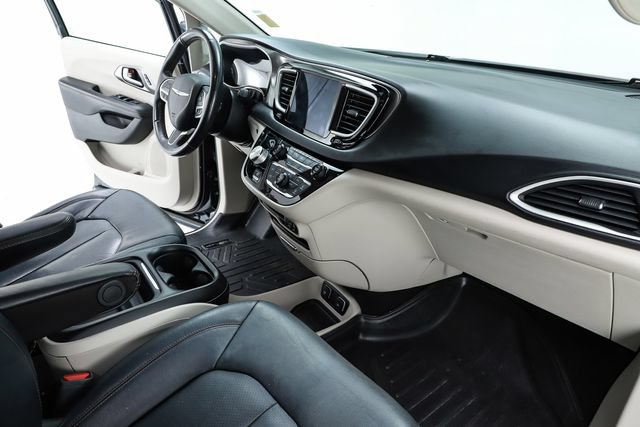 Used 2020 Chrysler Pacifica Touring-L w/ Advanced Safetytec Group FWD image 33
