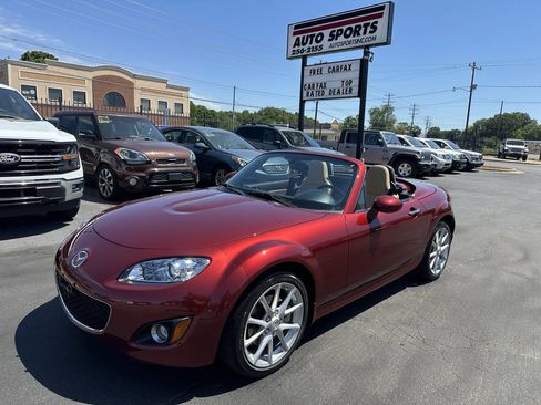 Used 2010 MAZDA MX-5 Miata Grand Touring w/ Premium Pkg RWD image 11