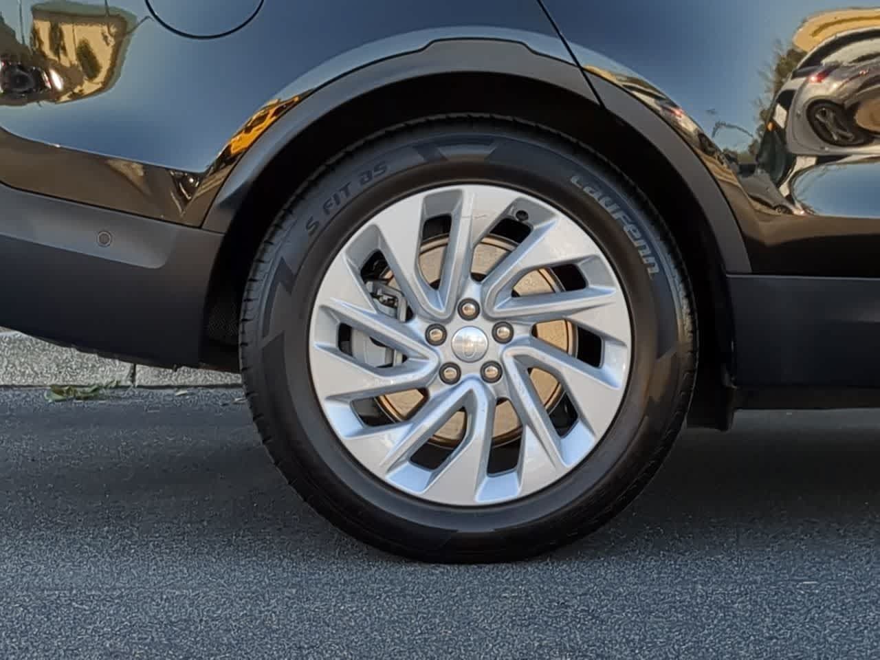 Certified 2025 Land Rover Discovery S AWD/4WD image 13