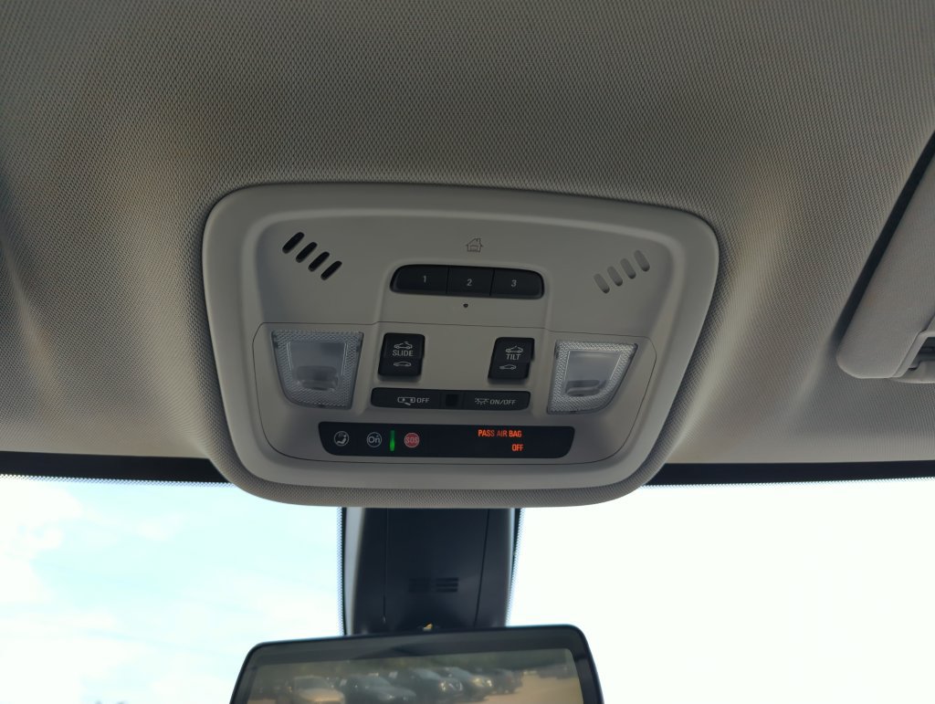 Used 2019 Chevrolet Traverse Premier w/ Driver Confidence II Package FWD image 28