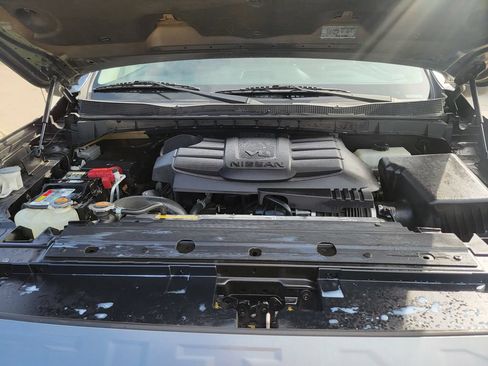 Used 2021 Nissan Titan SV w/ SV Convenience Package RWD image 9