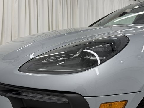 Certified 2025 Porsche Macan image 17