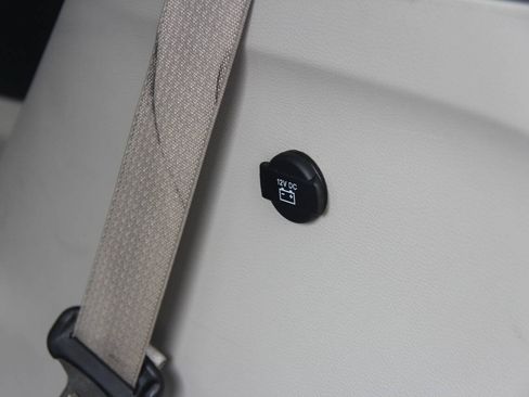 Used 2024 Chrysler Pacifica Touring-L FWD image 12
